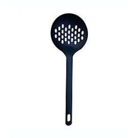 Cuchara colador de nylon Simply Essential™ color negro