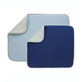 Tapetes escurridores de microfibra Simply Essential™ Geometric color azul/azul marino