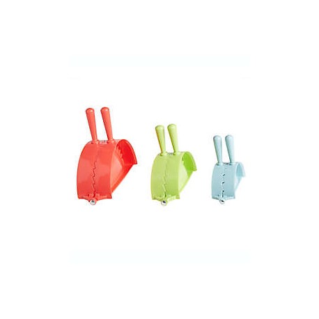 Prensa de polipropileno Simply Essential™ para masa color rojo, verde y azul