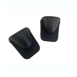 Mini guantes de cocina de silicona Our Table™ color negro