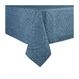 Mantel rectangular Bee & Willow™ plastificado con diseño grabado de 1.52 x 2.13 m color azul marino